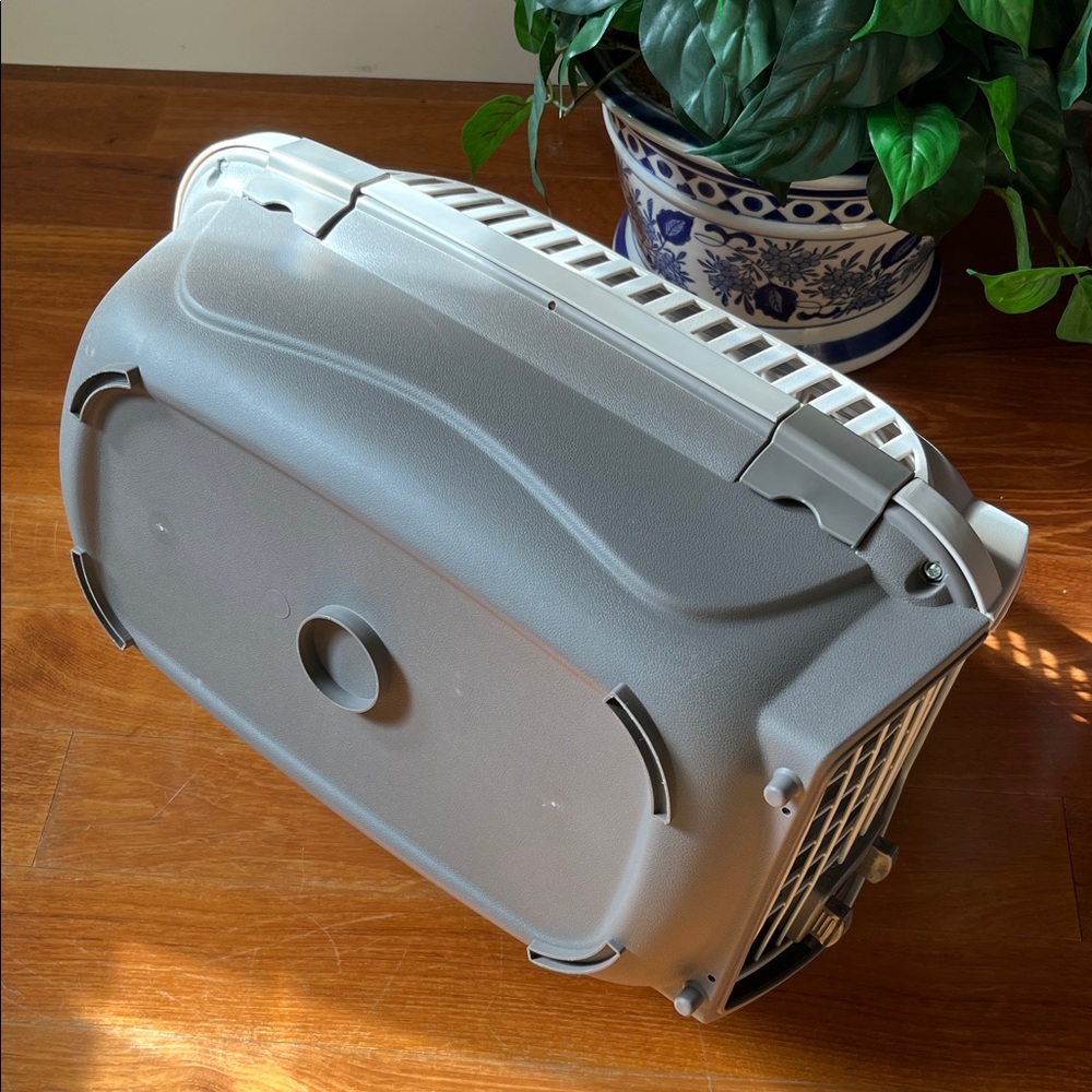 Whisker City Pet Carrier - Picture 6 of 8